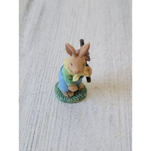 Rabbit traveler Bunny Easter Village accessory mini figure - Picture 4 of 4